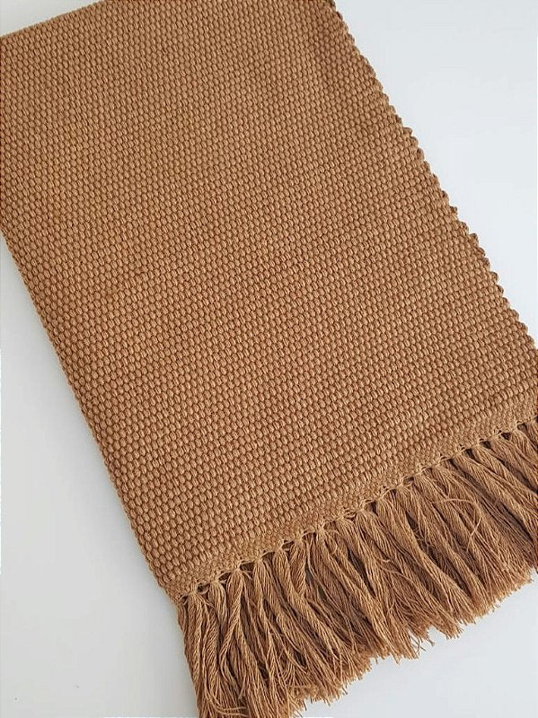 Tapetinho de linha liso com franja caramelo 50 x 80 cm