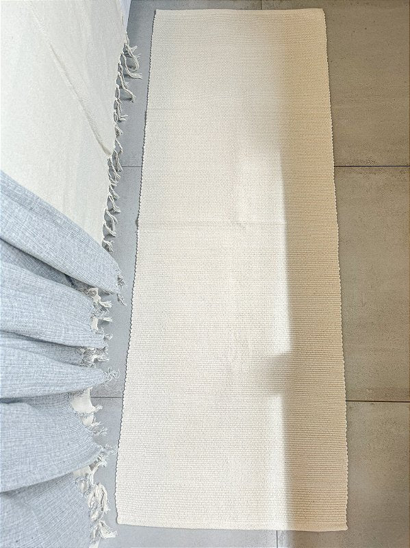 Tapete passadeira de linha liso cru 50 x 150 cm