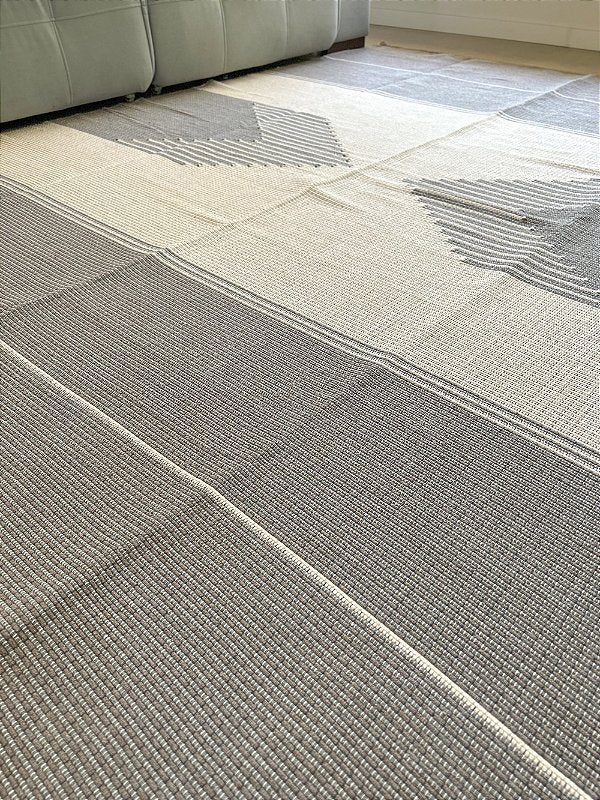 Tapete artesanal algodão maxi cinza com cru 200 x 250 cm