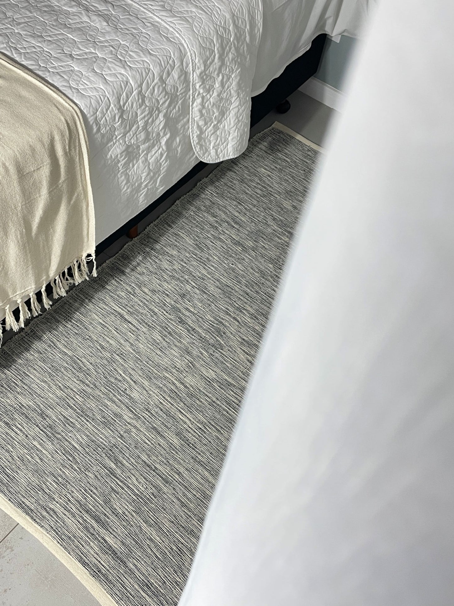 Tapete Blend Nevoa Beira Cama