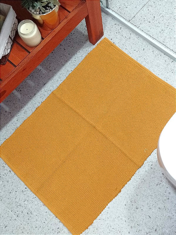 Tapetinho de linha liso mostarda 50 x 80 cm