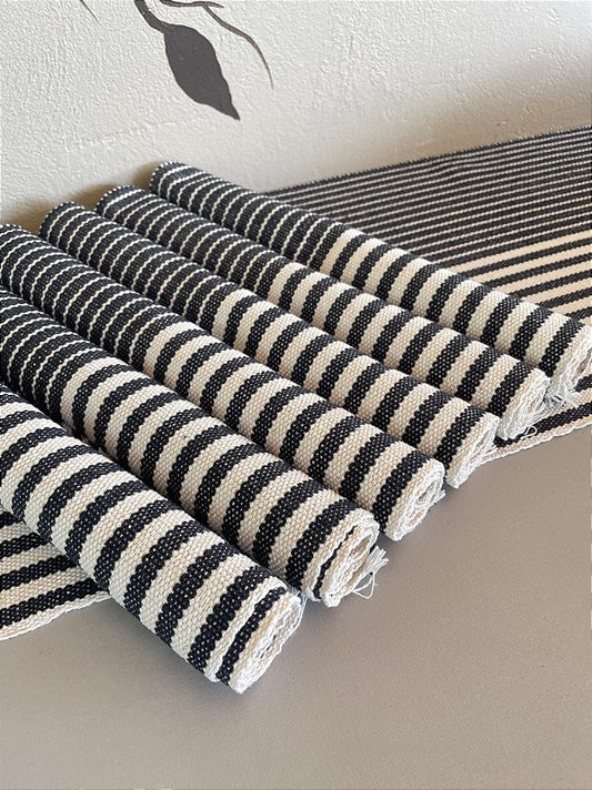 Conjunto Americano Artesanal preto e branco com 7 peças
