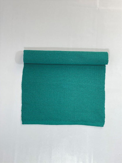 Tapetinho de linha liso esmeralda 50 x 80 cm