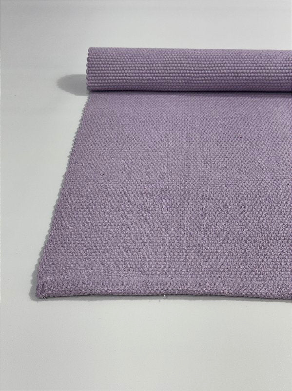 Tapetinho de linha liso lilás 50 x 80 cm