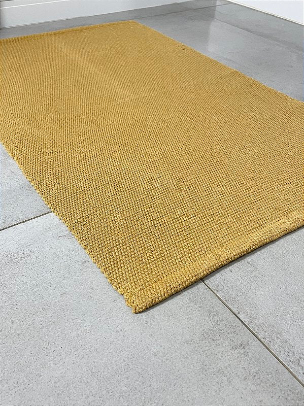 Tapetinho de linha liso mostarda 50 x 80 cm