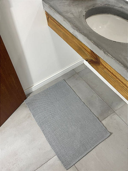 Tapetinho de linha liso cinza 50 x 80 cm