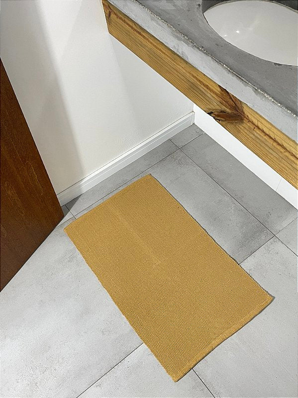 Tapetinho de linha liso mostarda 50 x 80 cm