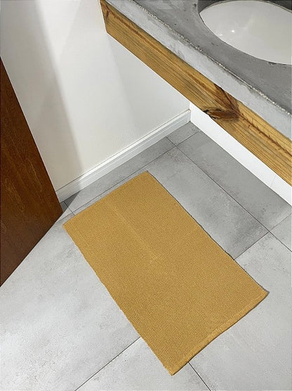 Tapetinho de linha liso mostarda 50 x 80 cm