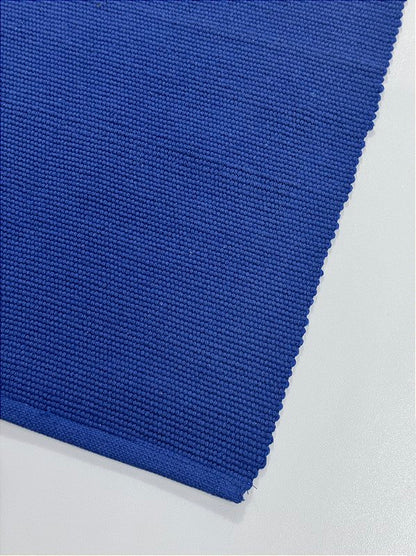 Tapetinho de linha liso azul 50 x 80 cm